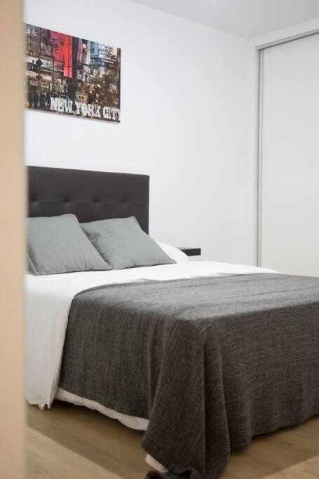 Apartamento Sotano En Gran Via Madrid Bagian luar foto