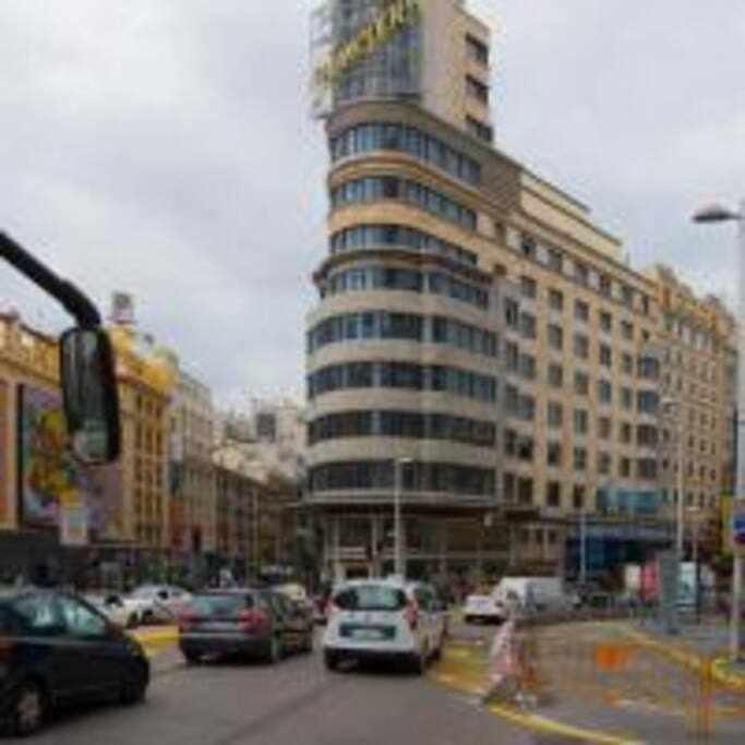 Apartamento Sotano En Gran Via Madrid Bagian luar foto