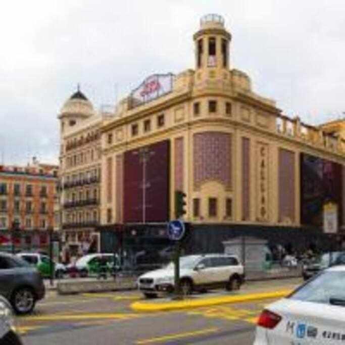 Apartamento Sotano En Gran Via Madrid Bagian luar foto