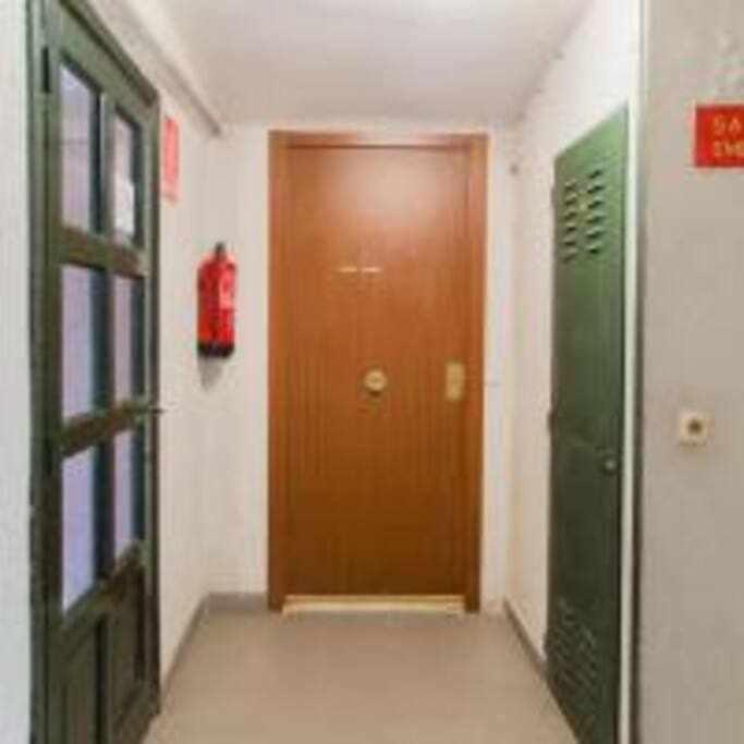 Apartamento Sotano En Gran Via Madrid Bagian luar foto